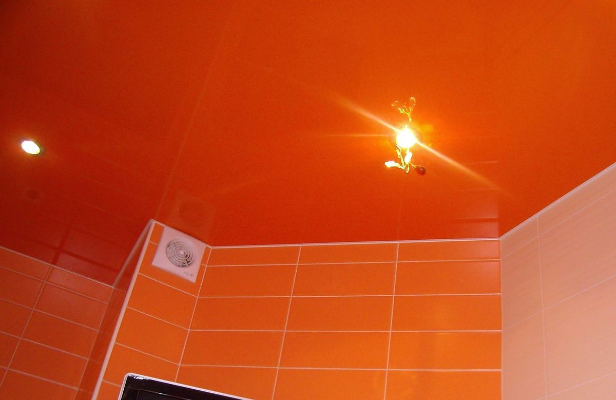 Оранжевый глянцевый натяжной потолок