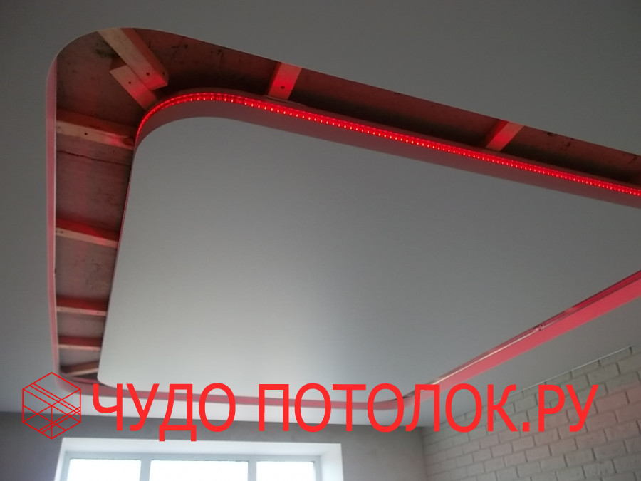 Двухуровневый натяжной потолок квадрат в квадрате с красной светодиодной подсветкой